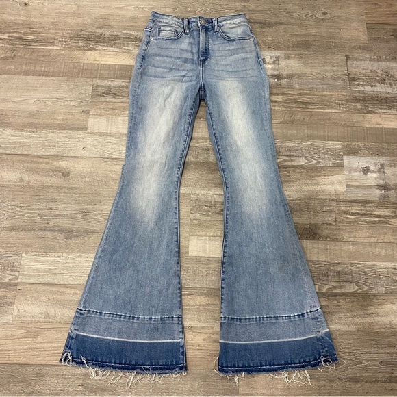 ceros Denim - Ceros Flared Raw Hem High Rise Blue Jeans - 26